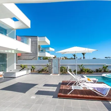 Beachfront Luxury Tranquility 빌라 *