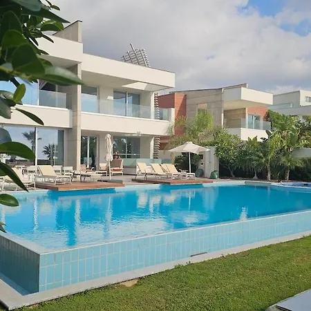 Beachfront Luxury Tranquility 빌라